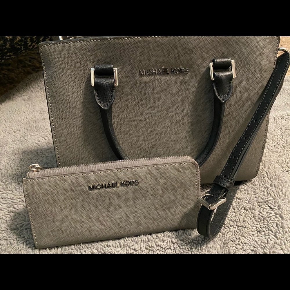 MK Selma Tote & matching Wallet ✨